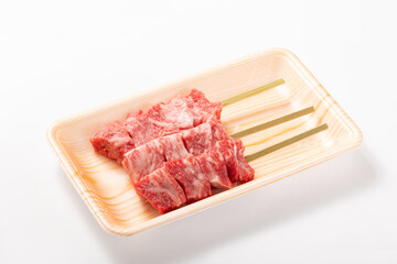 ［国産牛］牛もも肉串（トモサンカク）