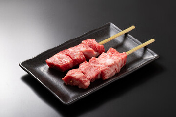 ［国産牛］牛もも肉串（トモサンカク）