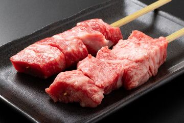 ［国産牛］牛もも肉串（トモサンカク）