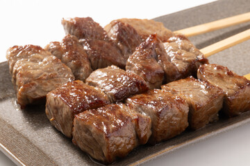 ［国産牛］牛もも肉串（トモサンカク）