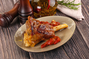 Baked lamb shank with vegetables