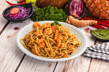 Pasta spaghetti with prawn and vegetables