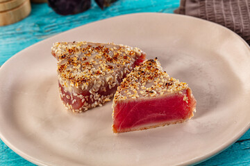 Tuna tataki with sesame seeds