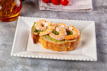 Sandwich with prawn and avocado