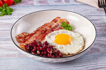English breakfast with egg, bean and bacon