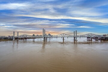 Obraz premium Steel and cable bridges over the Ohio River in Louisville Kentucky