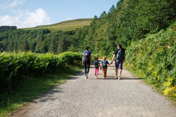Obraz premium Family hike on scenic forest trail Upper Derwent Valley, England