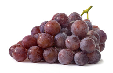Kiść ciemnych winogron na białym tle
