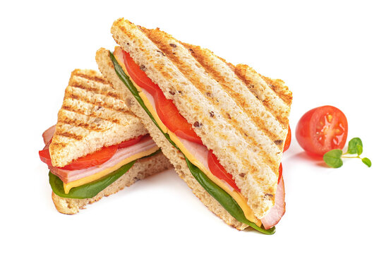 Kanapka z pieczywa tostowego z ż&oacute;łtym serem, szynką i pomidorem na białym tle