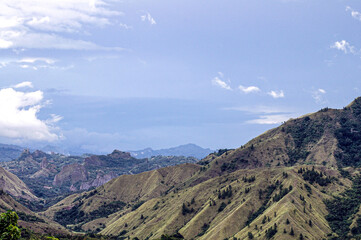 Fototapeta premium Clear Blue Sky Over Mountain Range in Toraja, Sulawesi, Indonesia