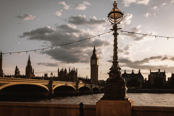 Obraz premium London street lamp and Westminster Bridge at sunset