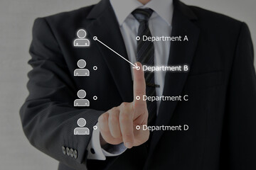 人員配置を行うビジネスマンのイメージ画像