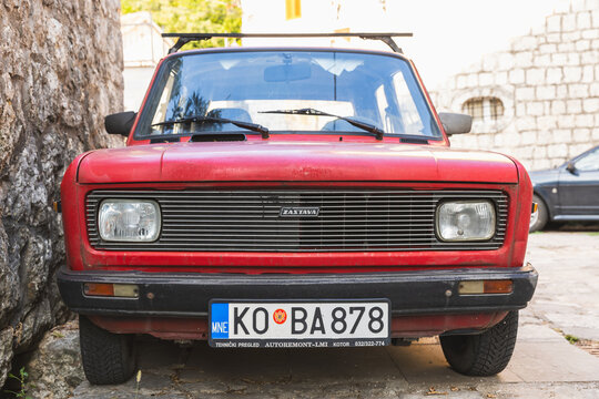 Zastava Skala 55. A red vintage car front view