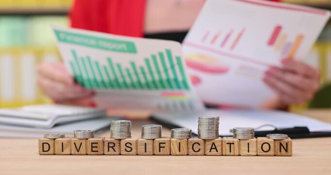 Exploring the power of diversification in personal finance with clear graphs and thoughtful analysis