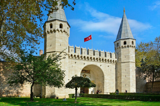 Bab&uuml;sselam. It is also known as the Gate of Happiness, the Middle Gate, and the Gate of Greetings of the Topkapi Palace, Istanbul, Turkey
