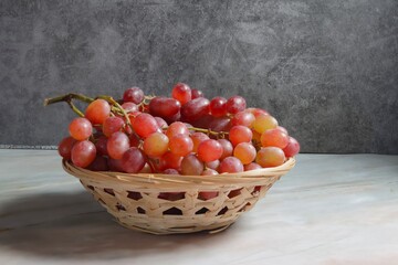uvas  fruta temporada otoño cesto mimbre 