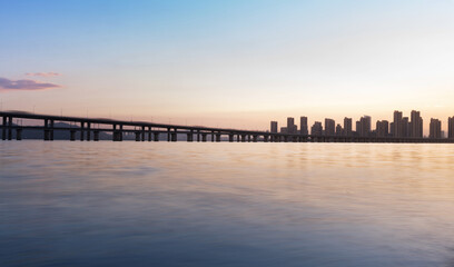 Obraz premium Long bridge over the sea