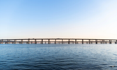Obraz premium Long bridge over the sea