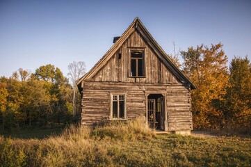Obraz premium Ancient deserted wooden chapel