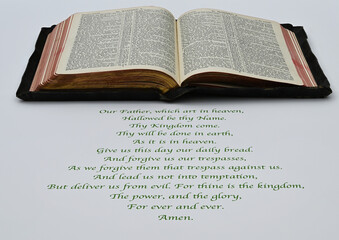 Obraz premium Open small attractive Bible at Matthew chapter 6 and text of the Lords Prayer printed underneath separately