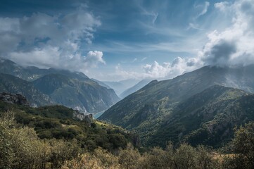 Obraz premium Scenic mountain vistas of the Ripera Valley in a high-altitude region