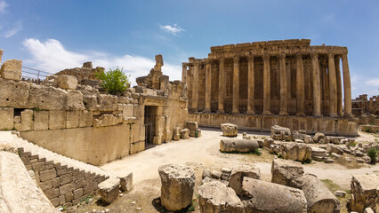 Obraz premium Ancient Roman Ruins with Majestic Columns