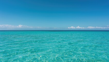 Obraz premium Clear turquoise coastal inlet with sparkling water under a bright sky, perfect for serene relaxation.