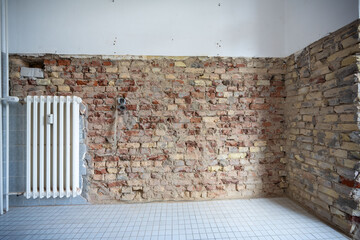 Open interior space with exposed red brick, combining raw materials and industrial charm