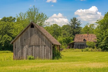 Obraz premium Aged wooden storage building with rustic charm