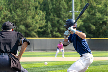 Obraz premium Baseball Player About to Swing the Bat
