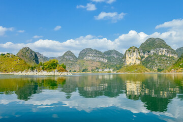 Obraz premium Quyang Lake (Quyanghu) karst peaks landscape reflection in water in Baise city, Guangxi province, China