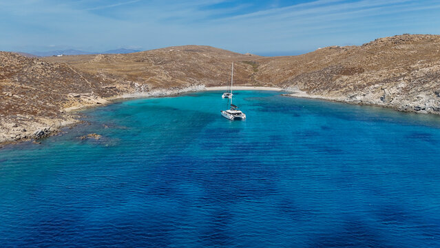 Catamar&aacute;n en la isla de M&iacute;conos, Grecia &ndash; Turismo acu&aacute;tico