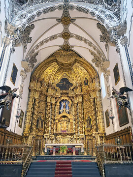 Iglesia (church) de San Francisco y San Eulogio. July 31, 2025. Cordoba, Andalusia, Spain, Europe. Gilded wood altarpiece with Solomonic columns created by Teodosio S&aacute;nchez de Rueda in 1720.