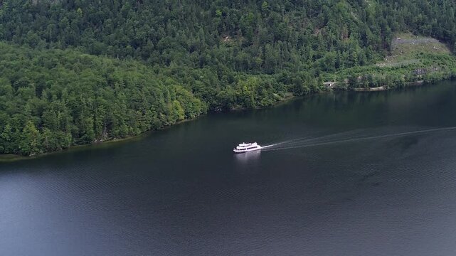 cruise on lake