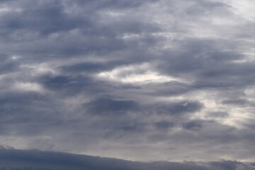 Obraz premium A Dramatic Overcast Sky Displaying Various Shades of Gray Clouds Above the Landscape