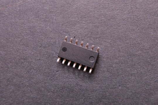 A close-up view of a 14-pin semiconductor integrated circuit