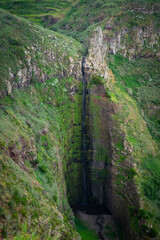 Wasserfall in Madeira bei Tageslicht &ndash; beeindruckende Naturlandschaft