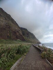 &bdquo;K&uuml;stenlandschaft mit Meer &ndash; ruhige nat&uuml;rliche Szenerie&ldquo; Madeira