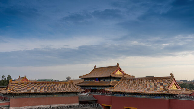 Traditional Chinese palace with green tiled roof and red wooden pillars under blue sky, Chinese palace, tradition alarchitecture,China,Beijing,heritage,culture, ancient,temple,building,imperial,Ai