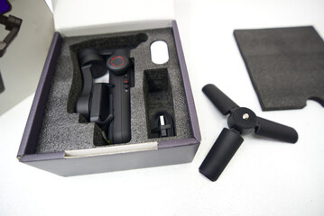 Device Three-axis cell phone gimbal