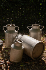 Pots &agrave; lait Puy du Fou Vend&eacute;e France