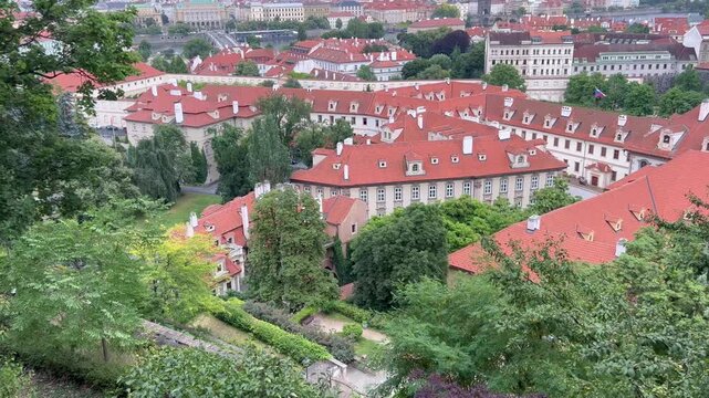 Vista de la ciudad desde los jardines del Castillo de Praga, Rep&uacute;blica Checa