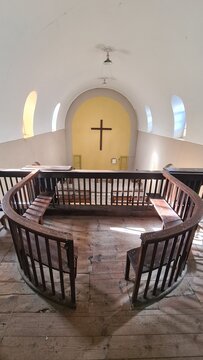 L'int&eacute;rieur de l'&eacute;glise d'Aas (B&eacute;arn)
