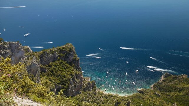 Wyspa Capri - włoska atrakcja turystyczna w Zatoce Neapolitańskiej