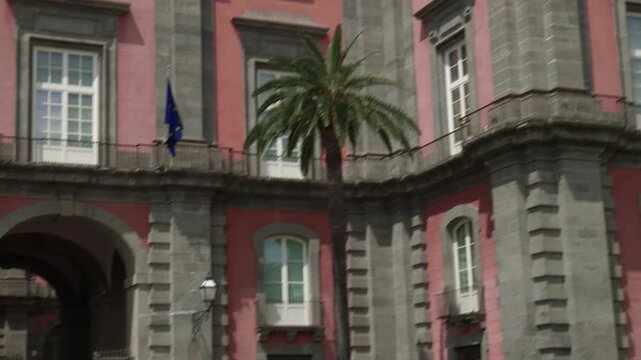 Muzeum Capodimonte w Neapolu we Włoszech - piękny pałac z bogatą kolekcją dzieł sztuki
