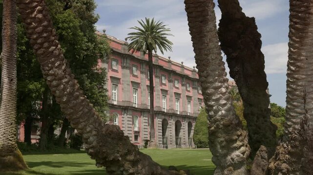 Muzeum Capodimonte w Neapolu we Włoszech - piękny pałac z bogatą kolekcją dzieł sztuki