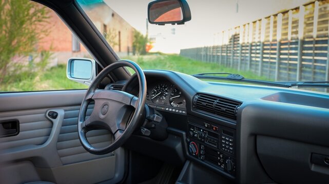 Portland, OR, USA
October 20, 2025
BMW 325i