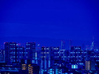 夜明け前の都市景観　神戸岡本の高台から市街地と大阪湾を隔て大阪市街地を臨む