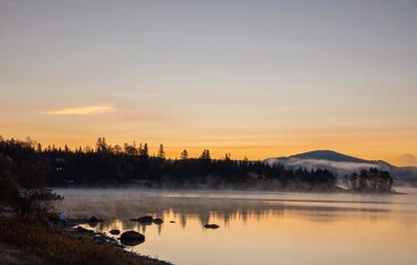 Naklejka premium waiting to the sunrise