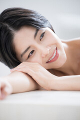 Obraz premium Close-up of a beautiful young woman's beauty and aesthetic image, bathed in light